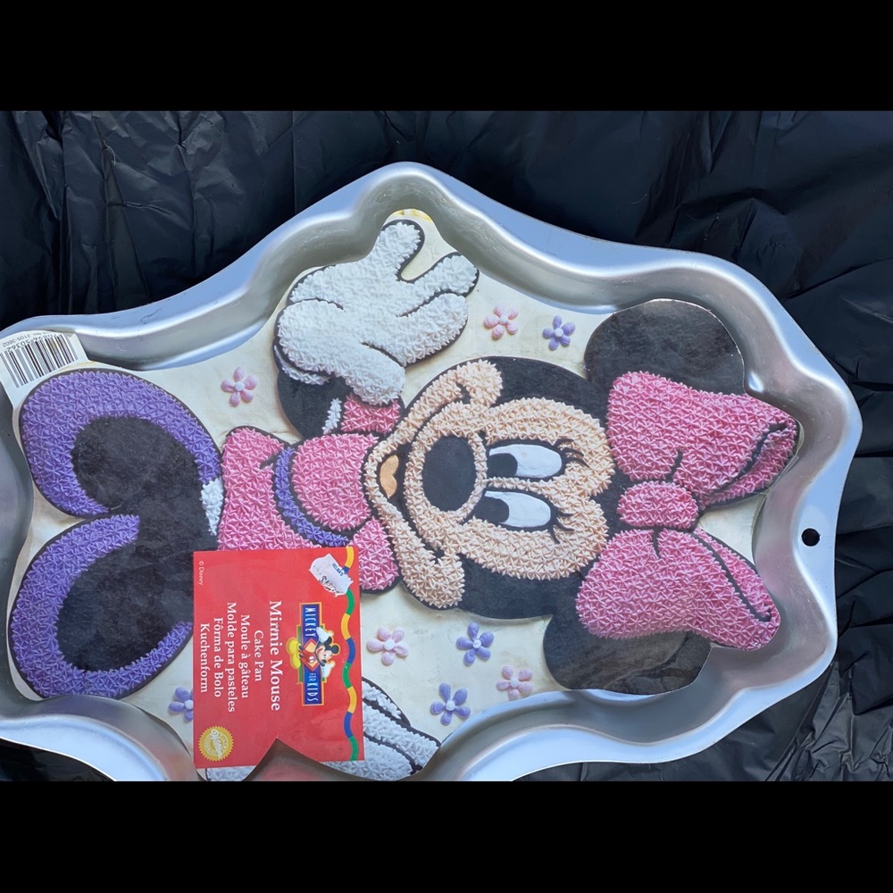 Minnie Mouse cake pan